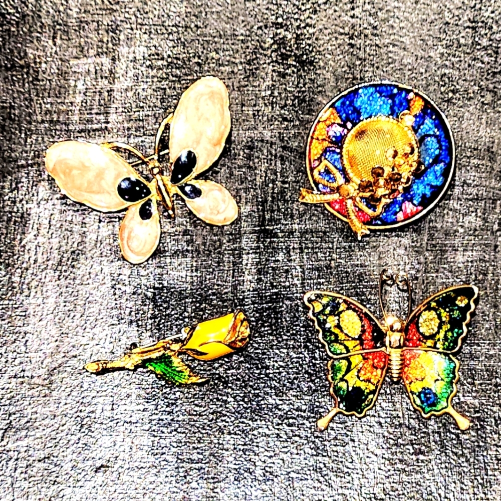Enamel vintage brooches. Set Of 4